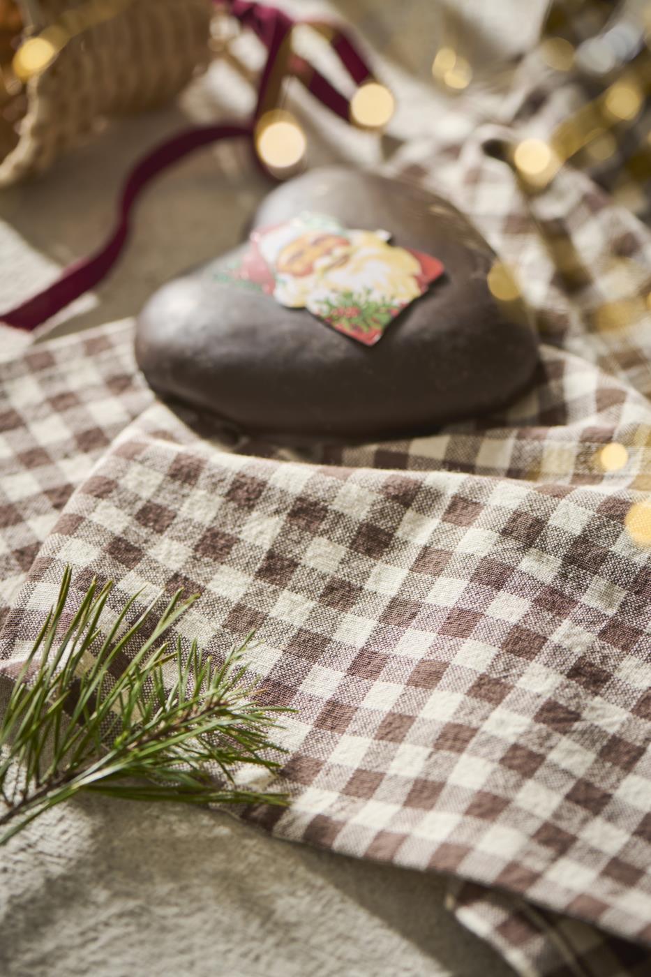 Stoffserviette mit Karos