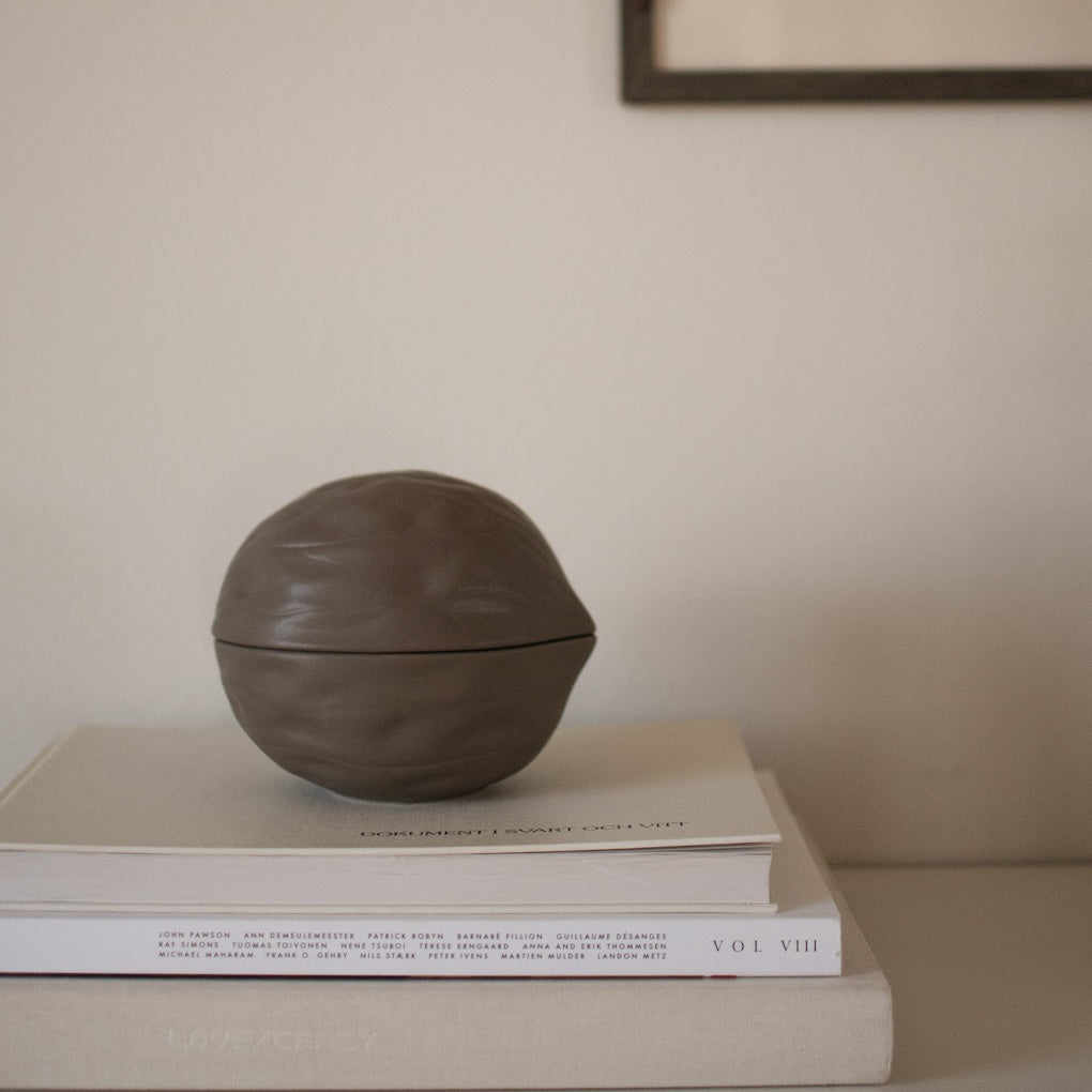 Walnut Schale mit Deckel Dust